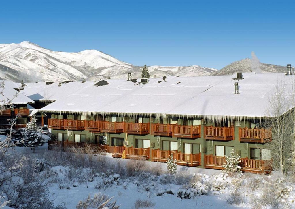 Prospector Accommodations By All Seasons Resort Lodging Park Stadt Exterior foto